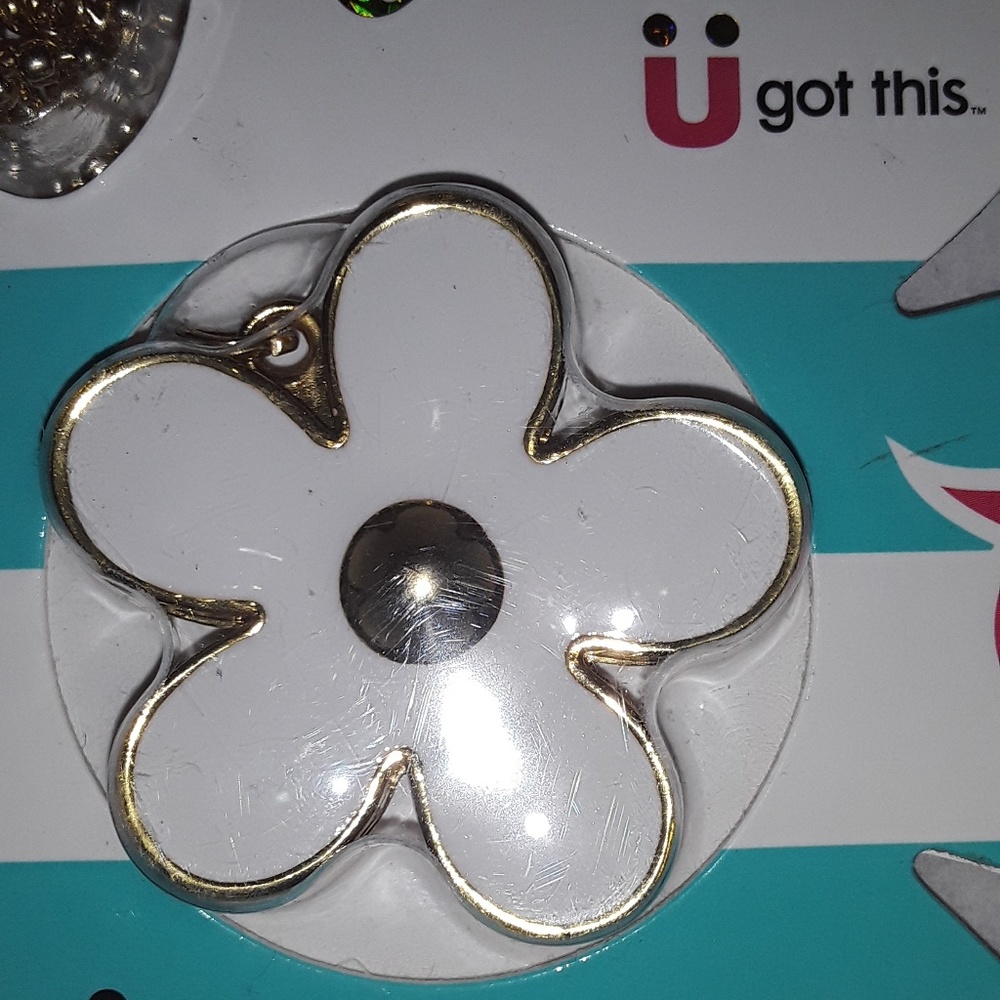 Daisy flower lip gloss necklace with gold chain